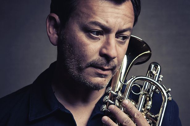 How tall is James Dean Bradfield?